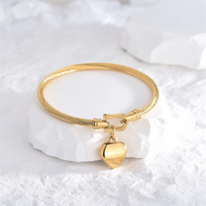 18k Gold Plated Stainless Steel Heart Pendant Charm Bangle Bracelet