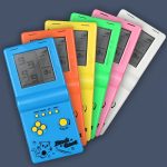 Retro Mini Handheld Gaming Console, Retro Brick Style Handheld Game Console - Portable Multi-Gaming Experience - Ideal Gift for Lovers (Without Batteries)(Random Patterns, Style)